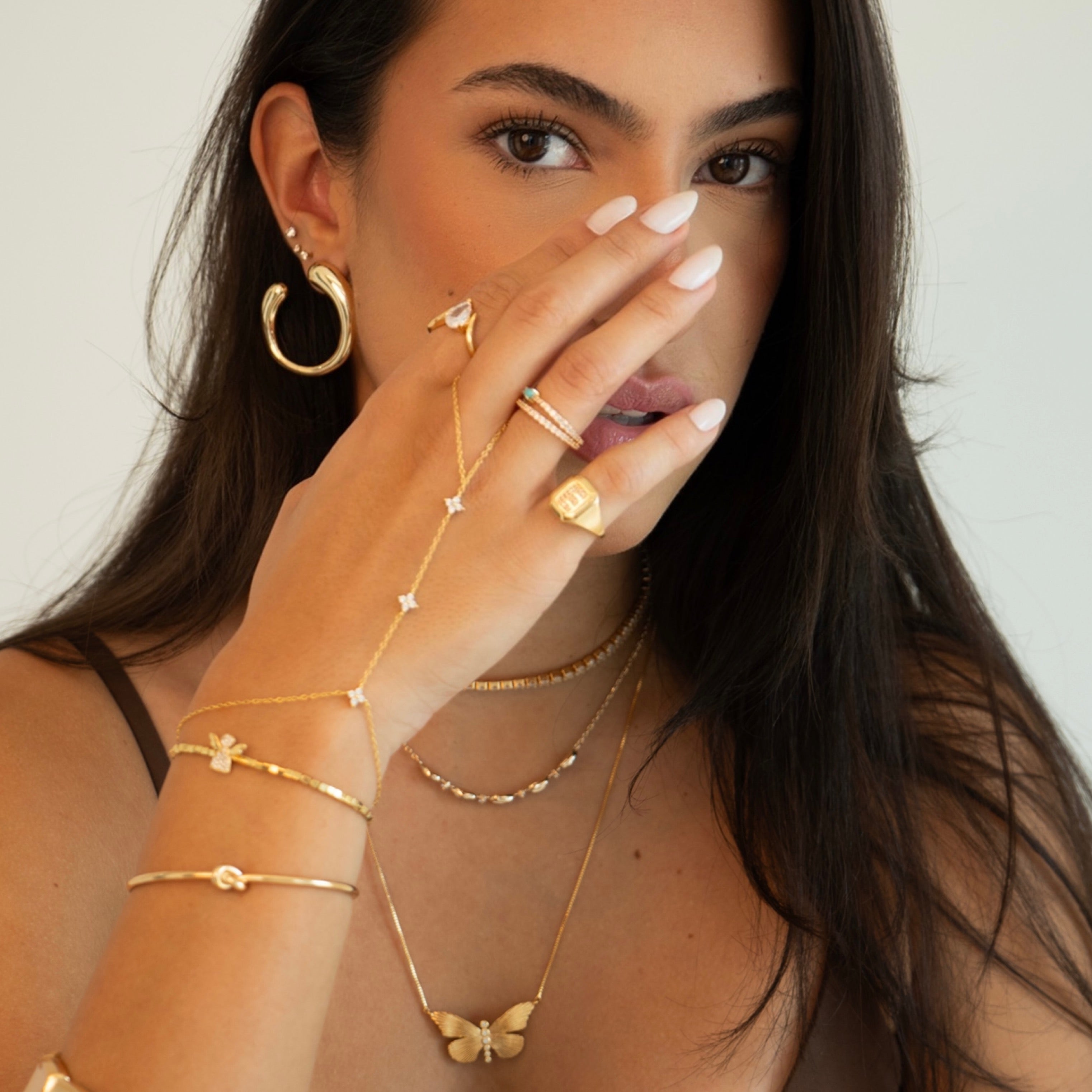 Handchain Zahra